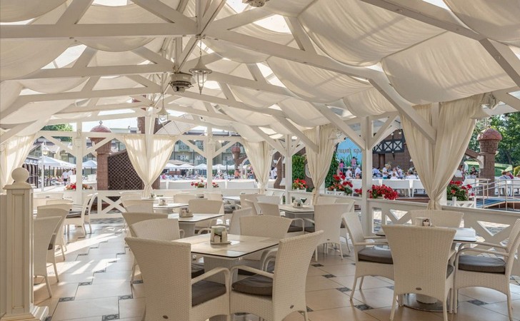 Банкетный зал отеля «Alean Family Resort & SPA Doville»