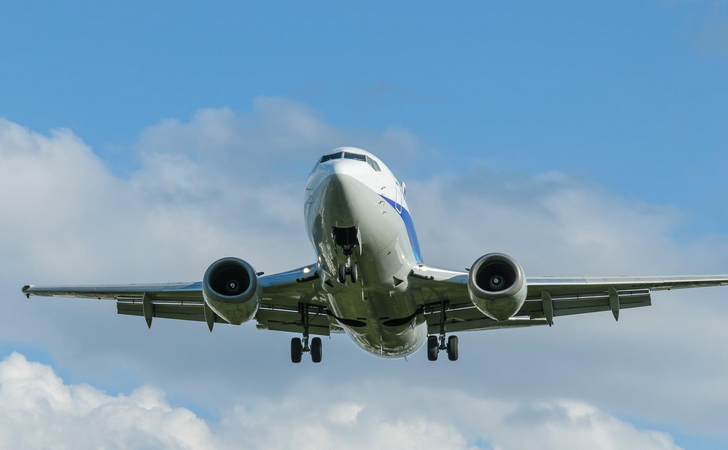 Самолет в небе