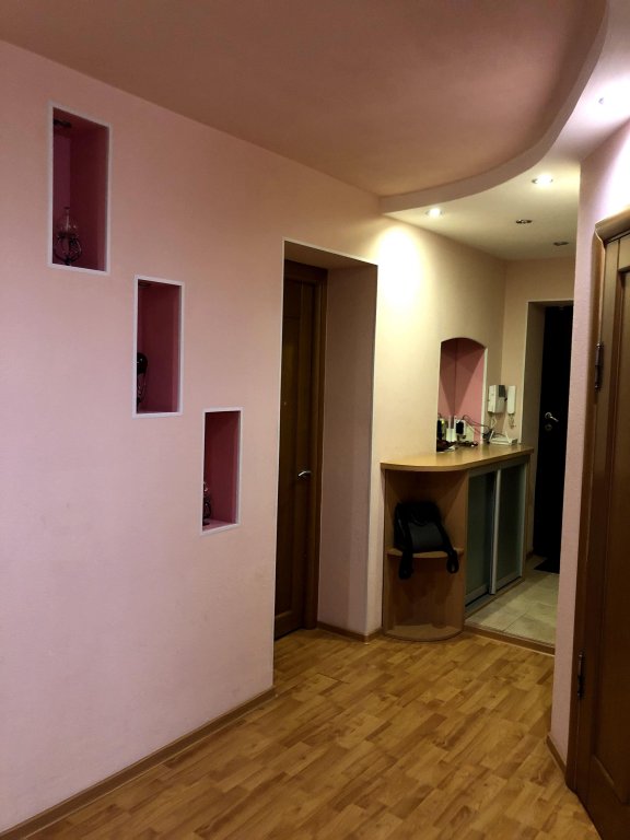"Просторная в центре" 3х-комнатная квартира в Мурманске - фото 3