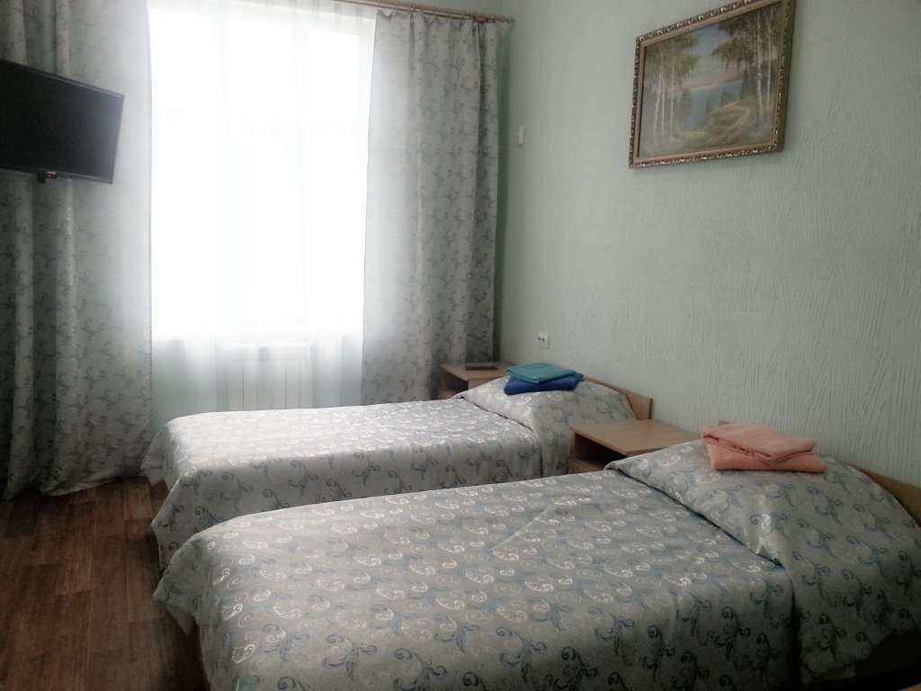 "Уютная" гостиница в Пыть-Яхе - фото 1