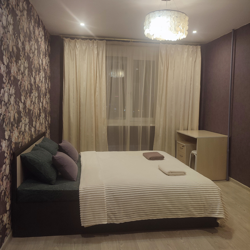 "Уютная квартира с камином" 2х-комнатная квартира в Тюмени - фото 1