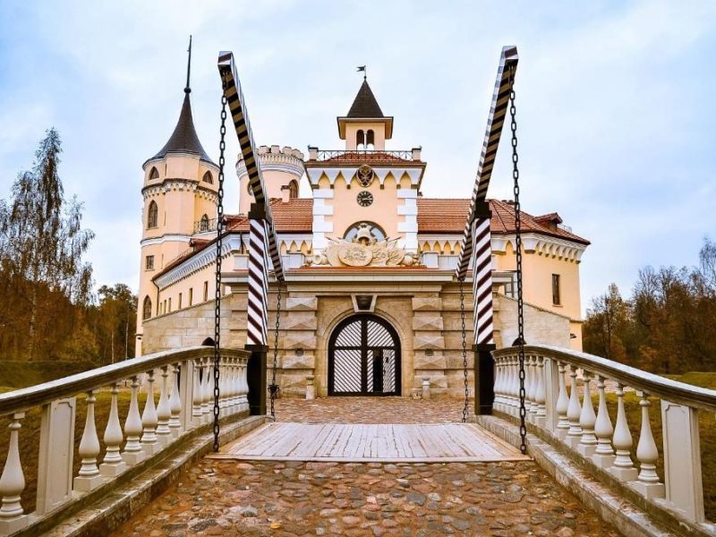 "Замок Бип" гостиница в Павловске - фото 1