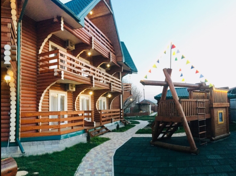 "Семейный клуб Янтарная сосна" гостевой дом в Кучугурах - фото 2