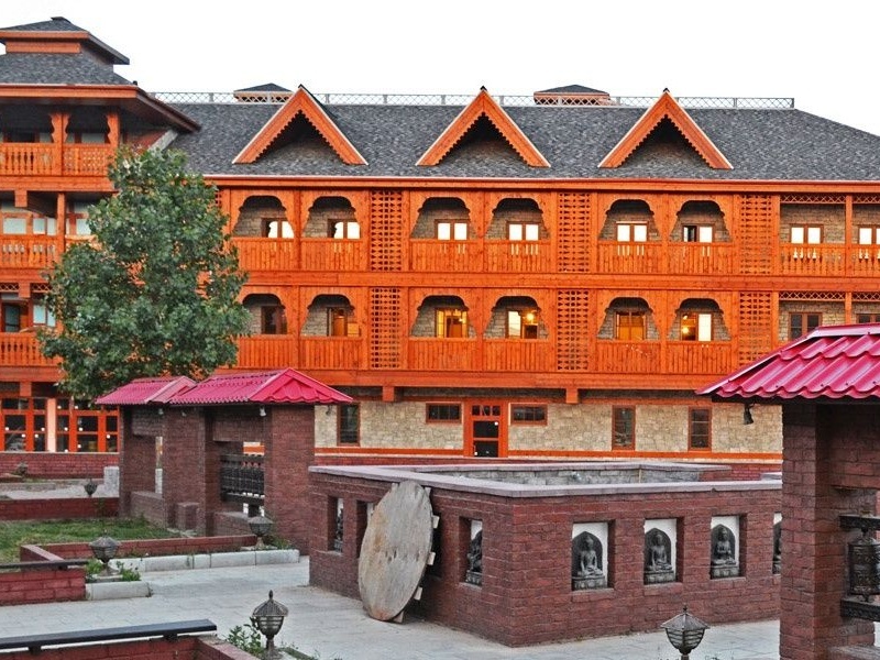 "Гималайский дом" апарт-отель в д. Петрово (Балабаново) - фото 1