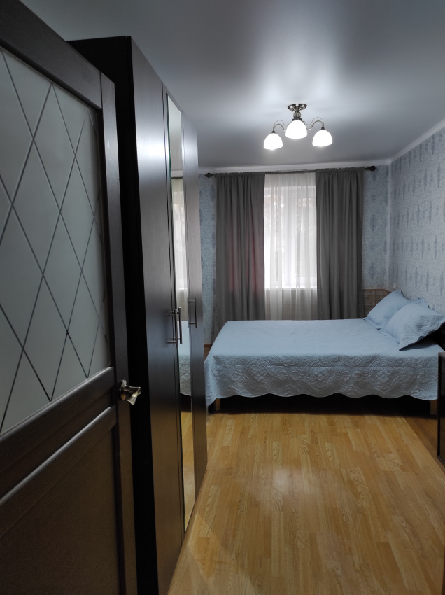 2х-комнатная квартира Инал-Ипа 12 в Сухуме - фото 1