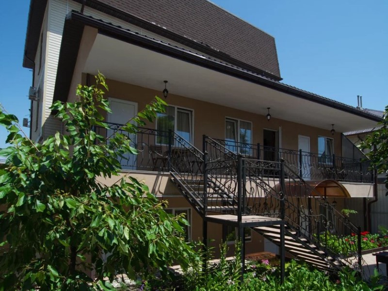 "Лето" гостевой дом в Дагомысе - фото 1