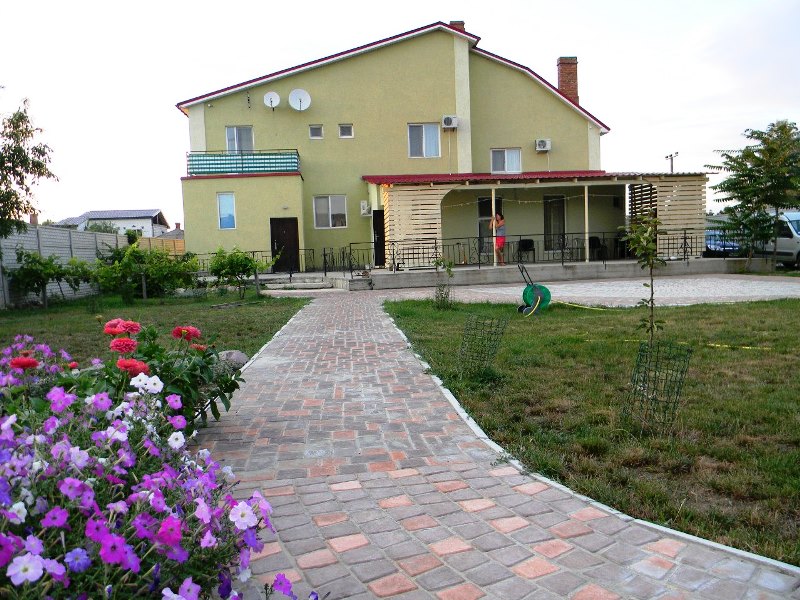 "Travel House" гостевой дом в Керчи - фото 1