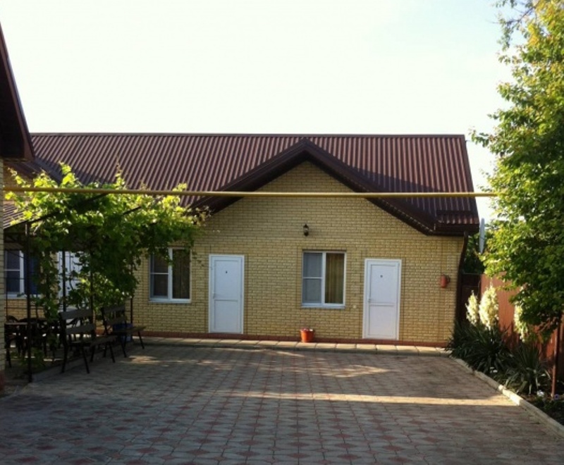 "Династия" гостевой дом в Приморско-Ахтарске - фото 1