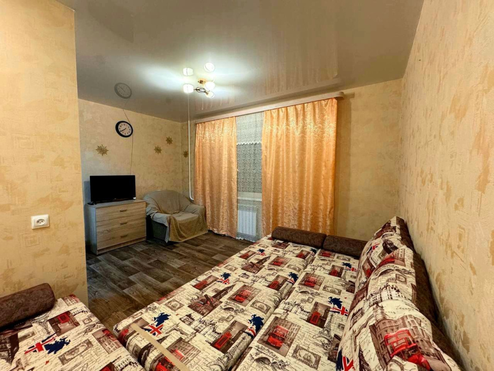"Уютная на 9-й мкр" 1-комнатная квартира в Тобольске - фото 1