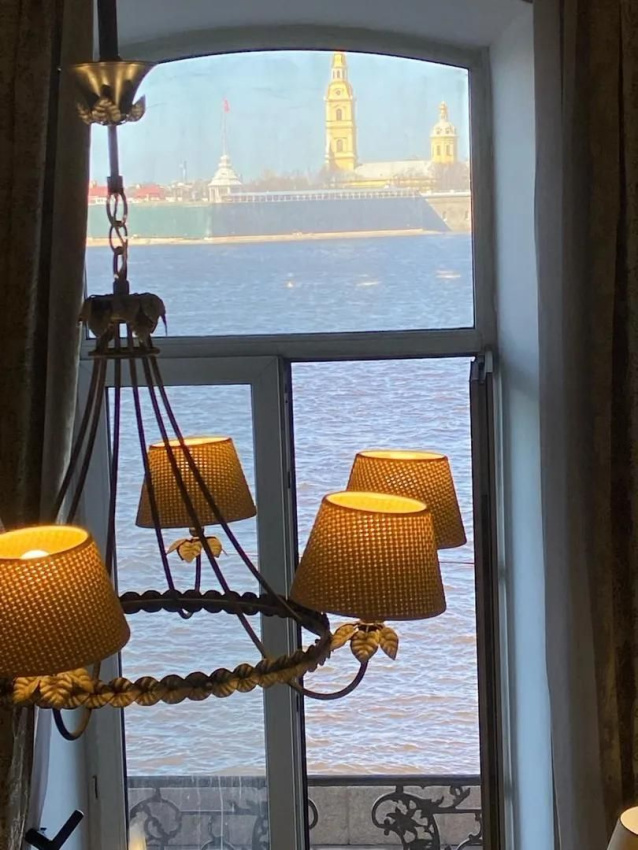"С панорамным видом на Петропавловскую крепость" 3х-комнатная квартира в Санкт-Петербурге - фото 1
