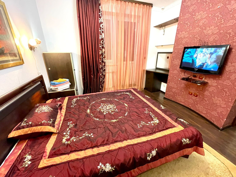 3х-комнатная квартира Студенческая 18 в Ханты-Мансийске - фото 2