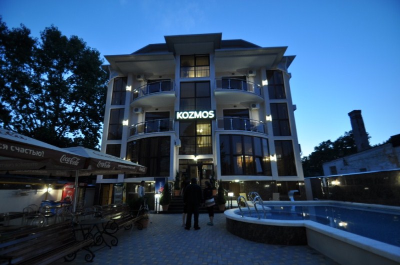 "KoZmos" отель в Кабардинке - фото 1