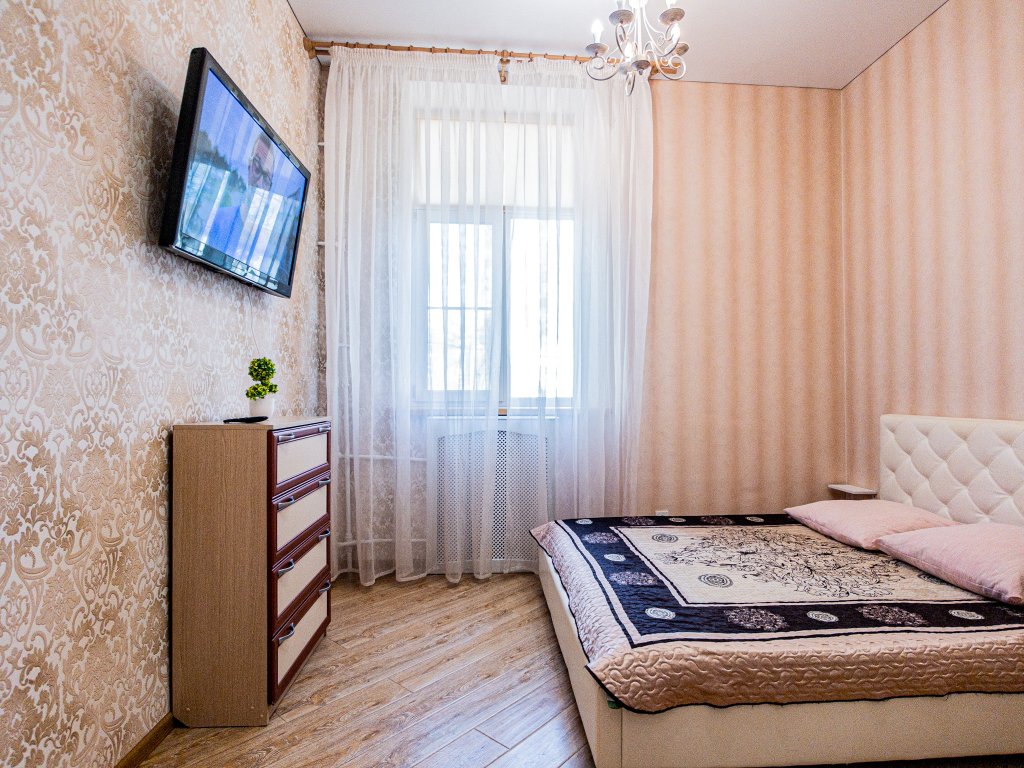 "На Коммунистической" 2х-комнатная квартира в Смоленске - фото 1