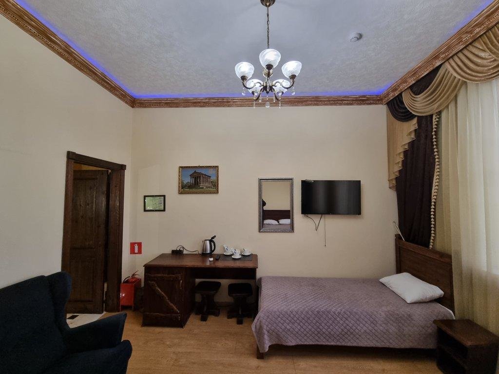 "Старый Замок" отель в Белореченске - фото 2