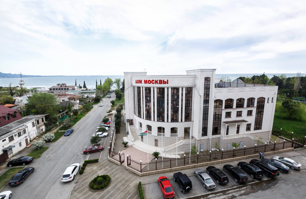 "Дом Москвы" отель в Сухуме - фото 1