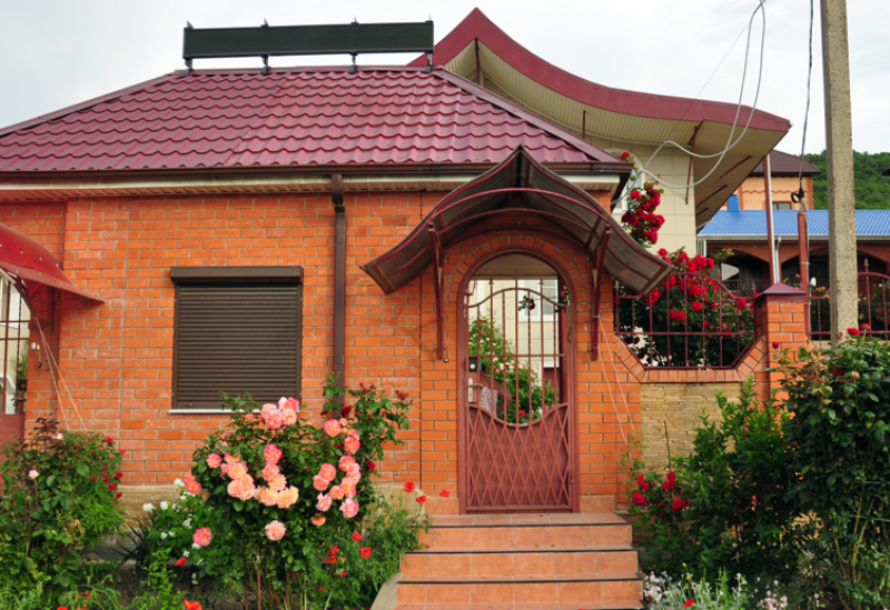 "Жилой дом с комнатами сезонного обслуживания" гостевой дом в Сукко - фото 1