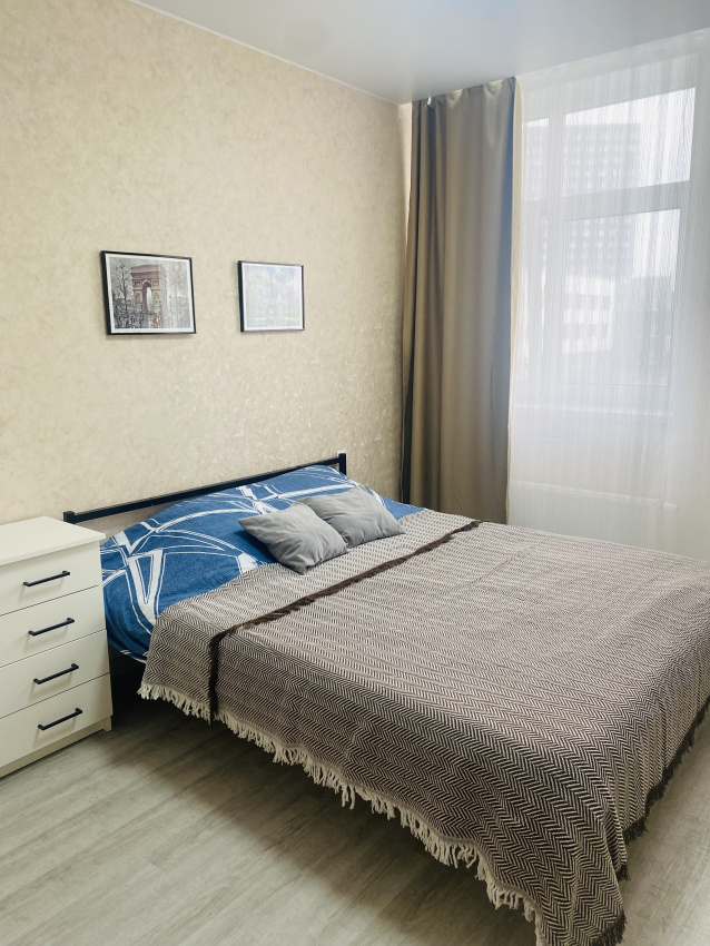 "Уютная на Тимофея Чаркова 87" 1-комнатная квартира в Тюмени - фото 1