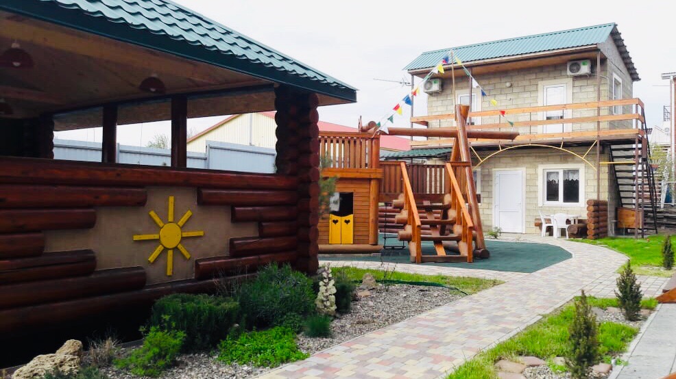 "Семейный клуб Янтарная сосна" гостевой дом в Кучугурах - фото 4