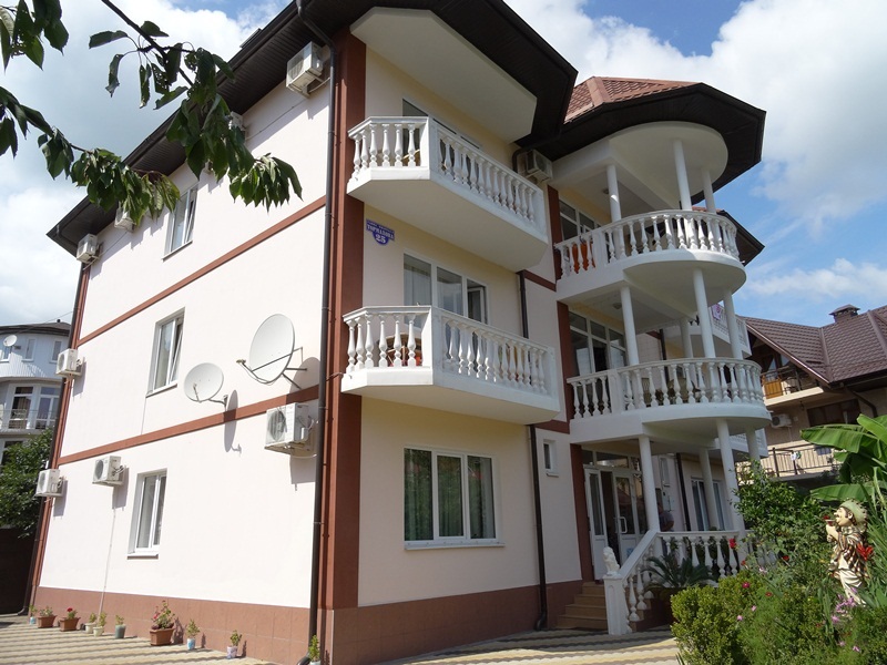 "Мандарин" мини-гостиница в Лазаревском, ул. Тормахова, 25, квартал 3 - фото 1