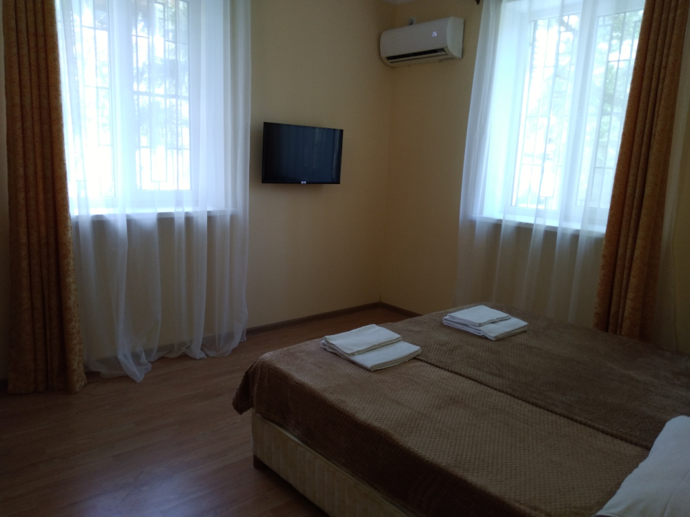 "Уютная у моря" 2х-комнатная квартира в Сухуме - фото 1