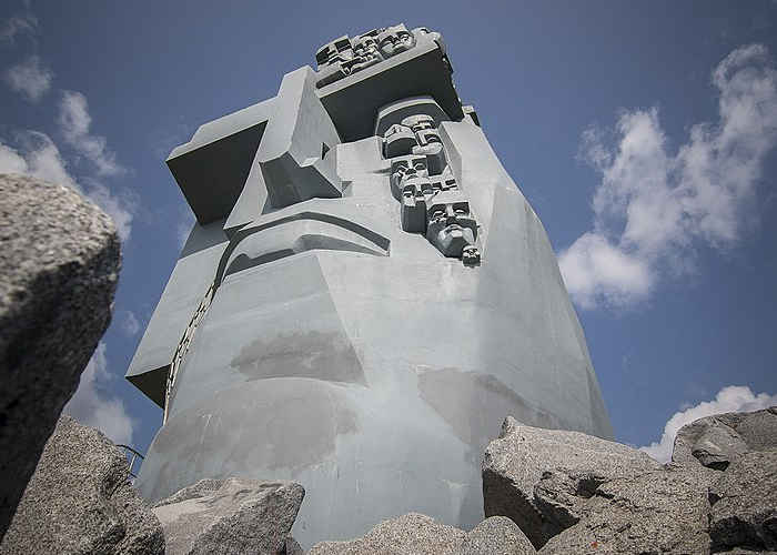 Маска Скорби - место, где можно почтить память погибших