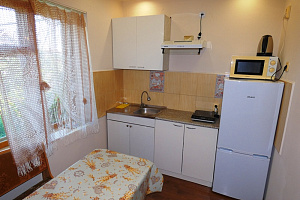 Мотели в поселке Ильиче, 2х-комнатная Ленина 17 кв 2 мотель