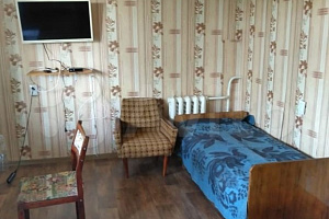 Квартиры Феодосии на месяц, 2х-комнатная Нахимова 18 на месяц - цены