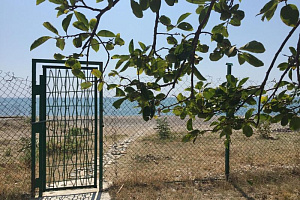 Частный сектор Нового Афона с бассейном, у моря «Райский уголок в Абхазии» с бассейном - снять
