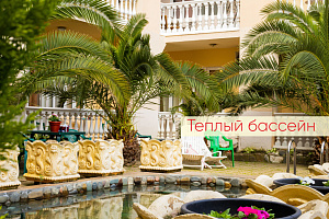 Гостиницы Сочи с бассейном, "Мадагаскар" семейный клуб-отель с бассейном - раннее бронирование