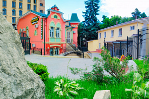 Хостелы Кисловодска в центре, "Первый Доходный Дом" (Корпус Е) в центре - снять