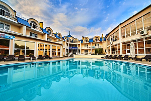 Отели Евпатории с бассейном, "Юлиана" гостиничный комплекс с бассейном - фото
