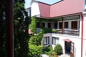 Гостевые дома Геленджика с двухкомнатным номером, Черноморский 10 с двухкомнатным номером - фото