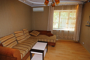 Мотели в поселке Ильиче, 2х-комнатная Ленина 17 кв 2 мотель - раннее бронирование