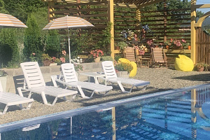Отдых в Геленджике с подогреваемым бассейном, "Краски Черного моря" гостевые комнаты с подогреваемым бассейном - раннее бронирование