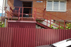 Квартиры Лазаревского с размещением с животными, 2х-комнатная с отдельным вхоНахимова 14 с размещением с животными - фото