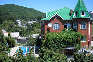 Гостевые дома Агоя с бассейном, "ЮрГа" с бассейном - фото