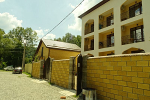 Гостевые дома Криницы с бассейном, "Золотая Бухара" с бассейном - раннее бронирование