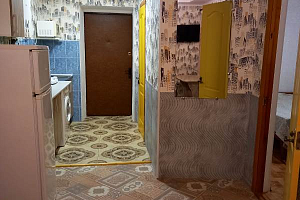 Квартиры Крым в центре, 2х-комнатная на земле 1 мая 5 кв 2 в центре - снять