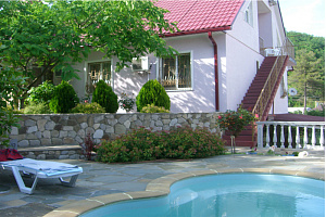 Отели Небуга с подогреваемым бассейном, "Нэста" с подогреваемым бассейном