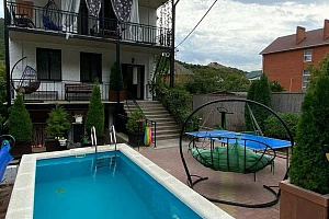 Гостевые дома Абрау-Дюрсо с бассейном, "Семейный Дом" с бассейном - фото