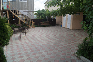 Гостевые дома Тамани с бассейном, Комсомольская 1 с бассейном - раннее бронирование
