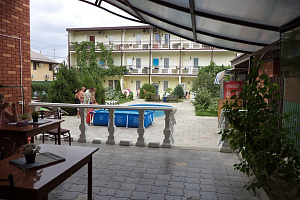 Гостиницы Кучугур с бассейном, "Питер" с бассейном - раннее бронирование