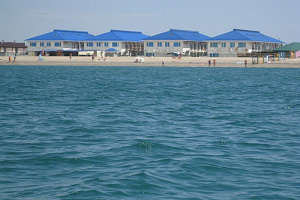 Отели Прибрежное с бассейном, эллинг Каламитская 12 с бассейном - фото