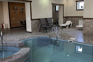Базы отдыха Краснодара с подогреваемым бассейном, Абрикосовая 18 с подогреваемым бассейном - забронировать