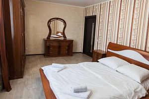 Гостиницы Тюмени на карте, 2х-комнатная Геологоразведчиков 44а на карте - забронировать номер