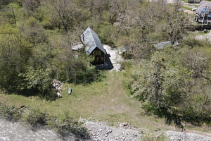 Дома Хамышек в горах, "Шале на берегу реки" в горах