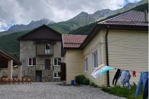 Дома Эльбруса в горах, ул. Лесная в горах - фото
