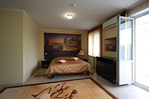 Квартиры Новокузнецка 3-комнатные, "В Гости" апарт-отель 3х-комнатная - снять