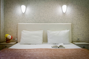 Мини-отели Эсто-Садка, "Deluxe Apartment на Автомобильном с Вина Горы"-студия мини-отель