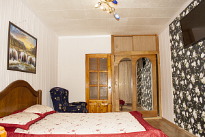 Квартиры Гурзуфа на месяц, 2х-комнатная Соловьева 12 на месяц - фото
